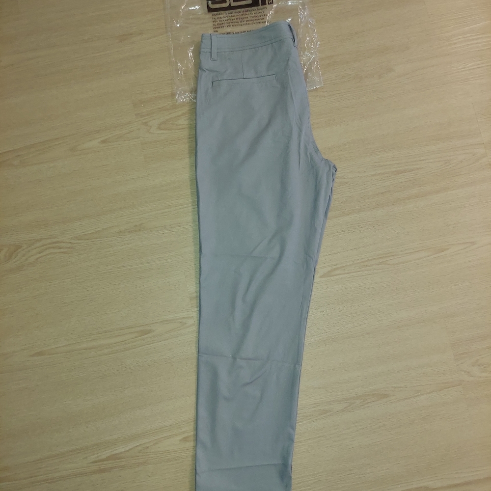 Brand new Men's Grey golf, casual dress stretch pants. 32DEGREES "36x32" NWT